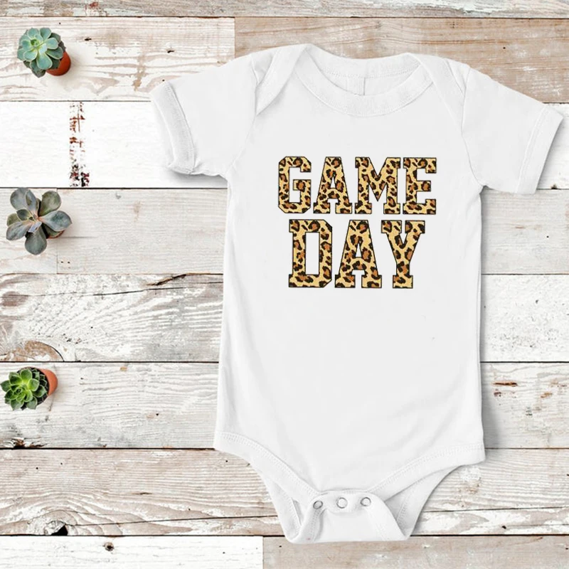 Футболка с леопардовым принтом для матери и дочери