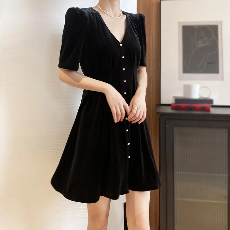 Осеннее винтажное черное бархатное платье с короткими рукавами и золотыми