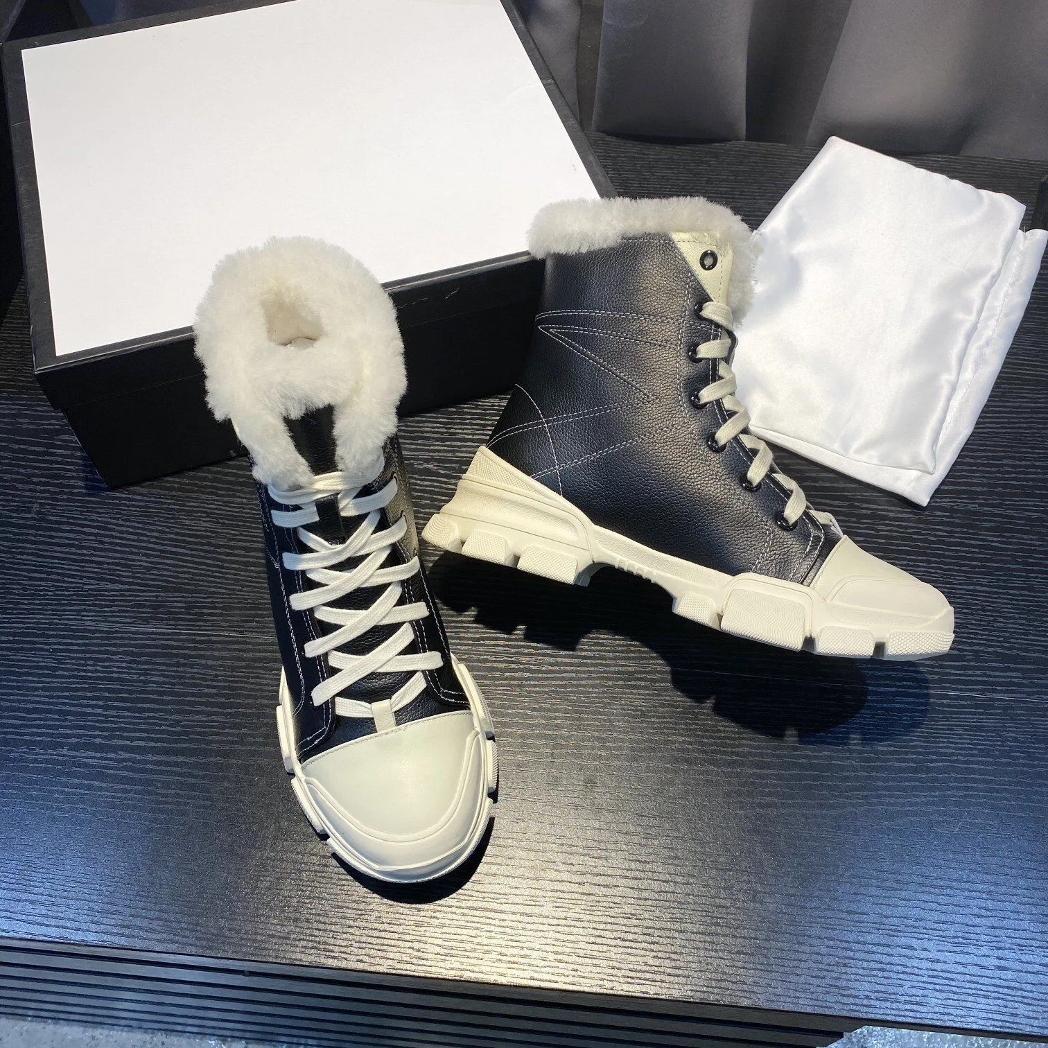 

Fur One British Style Plus Velvet Thick Martin Boots 2021 New Lace-up Snow Boots Women's Thick-soled Leather Short Ankle Shoes