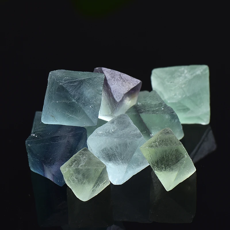 

Натуральный кристалл флюорит olevo