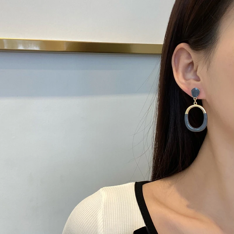 

S925 needle Metal Drop Earrings Hot Selling 2021 New Design Golden Plating Metallic Alloy Grey Dangle Earrings For Girl