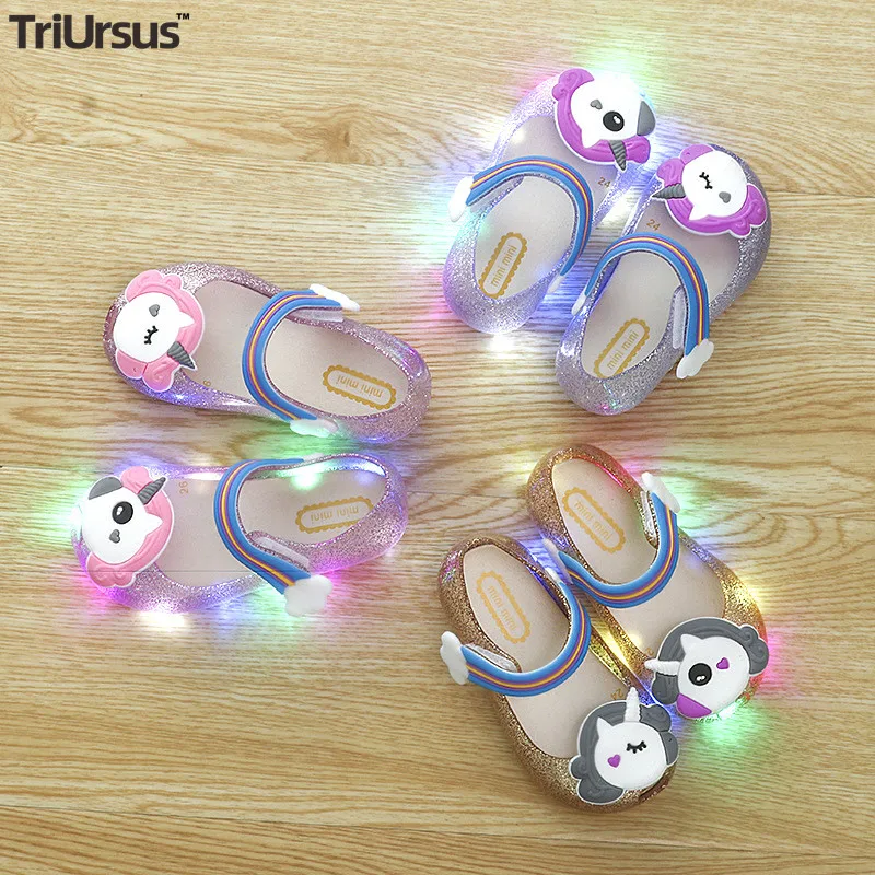 Новинка Детская обувь с подсветкой Летние сандалии для маленьких девочек Мини