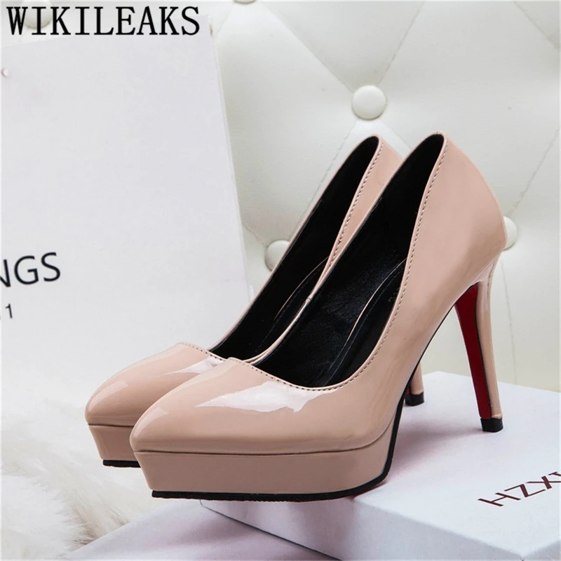 Красные туфли на платформе и высоком каблуке Привлекательные дизайнерские для