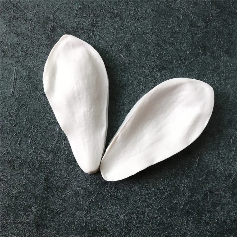 Полимерные формы имитируют силиконовую форму в виде лепестков магнолии