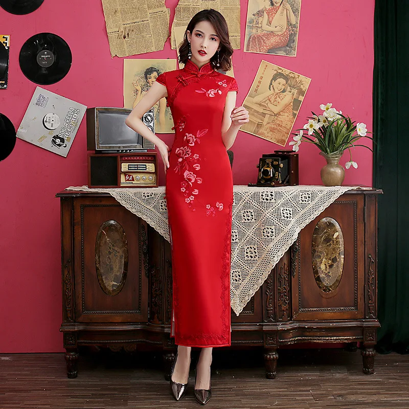 

Женское атласное платье-Ципао, красное винтажное банкетное традиционное китайское платье с вышивкой и воротником-стойкой