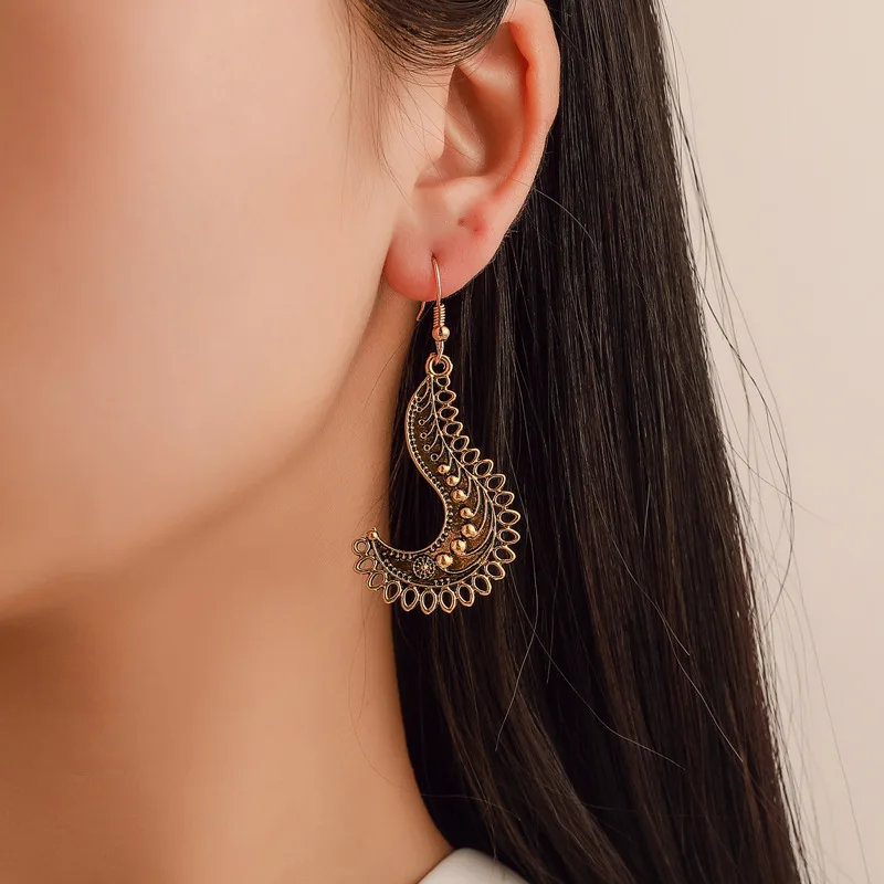 

Folk-custom Style Hollow Hook Earrings Women Vinatge Bohemia Carved Drop Earrings Female Court Elegant Ladies Trendy Earrings