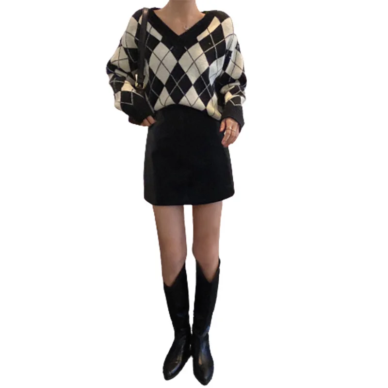 

2020 New Autumn Winter Plaid Short Retro Rhombus V Neck Sweater Women Oversized College Outer Wear Casual Knit Top For Fashion