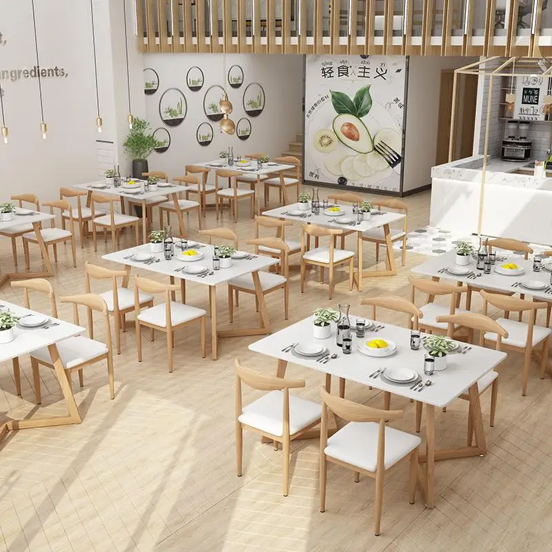 Обеденный стул в скандинавском стиле простой из искусственной древесины для