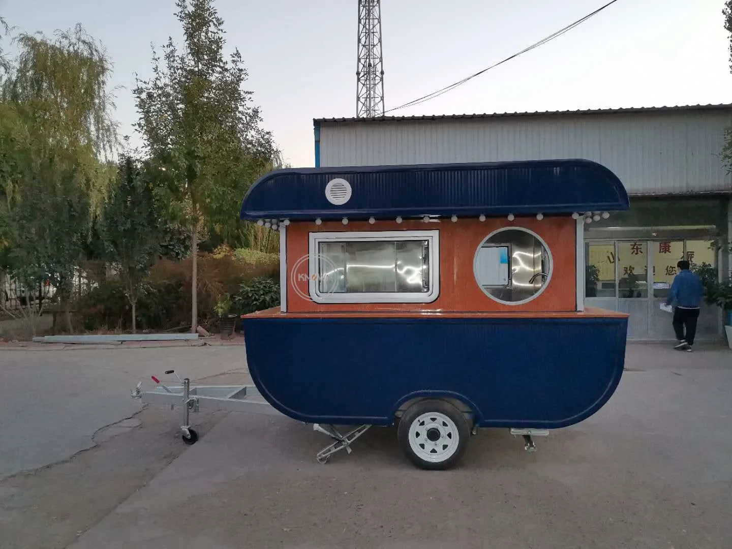 Автоприцеп для продажи пищевых продуктов полностью оборудованный кемпинга |