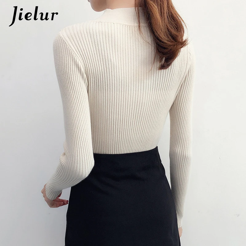 Женский трикотажный свитер с высоким воротником и бусинами | Женская одежда