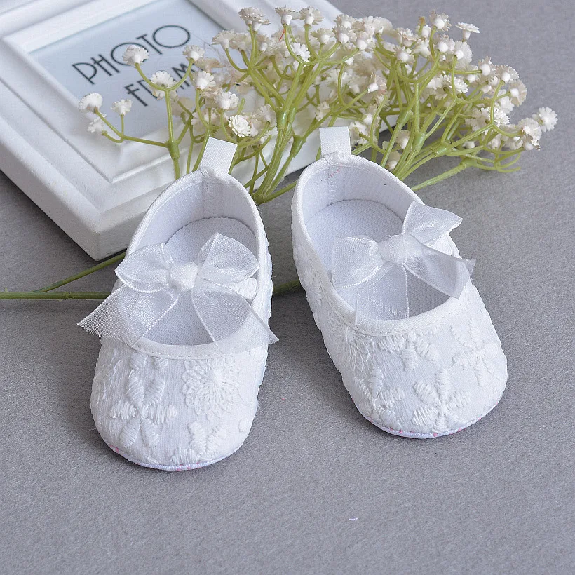 Обувь для новорожденных девочек с вышивкой на мягкой подошве ботиночки малышей