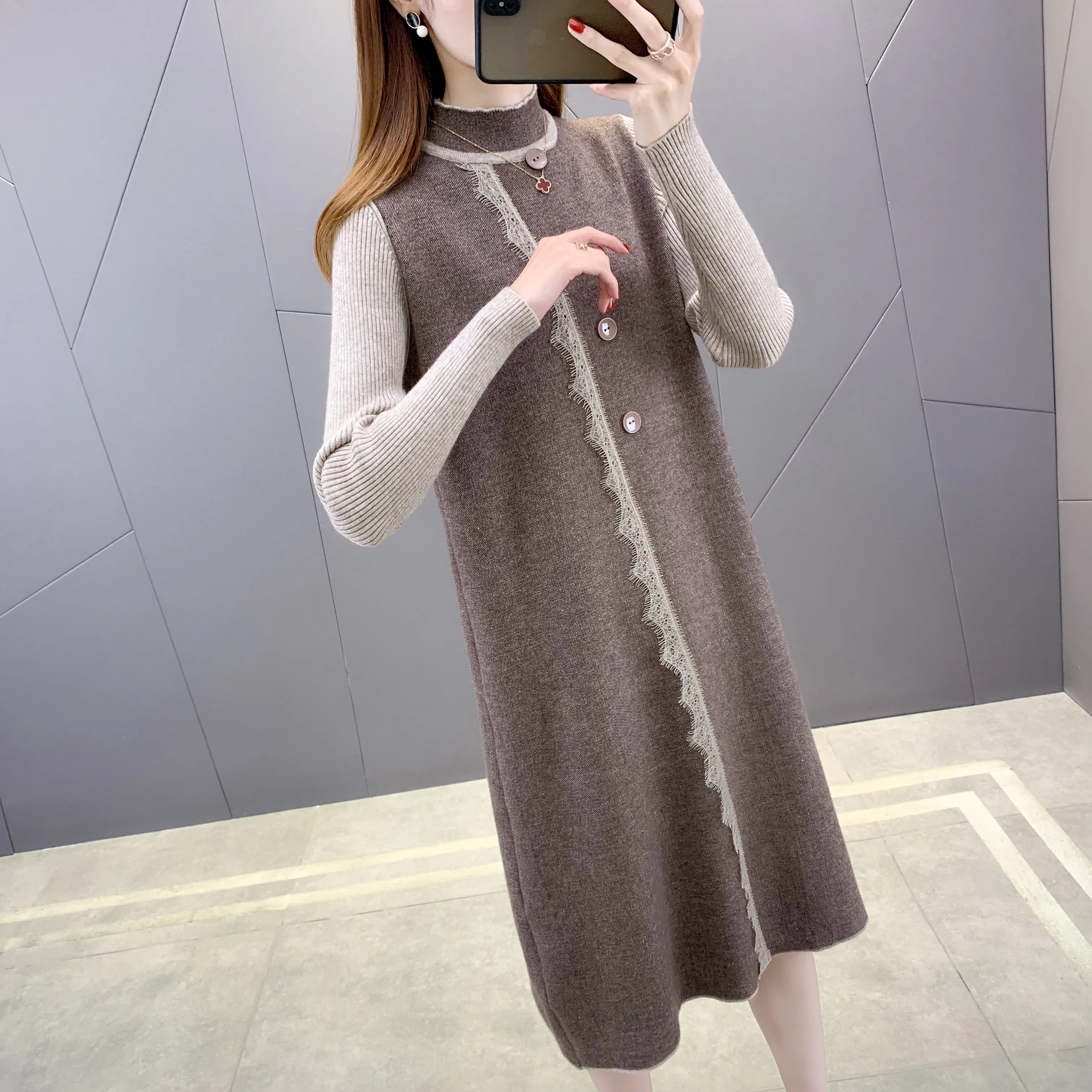 

In the small room 2, room 193224 on to film long knitting dress buttons [1222] 61