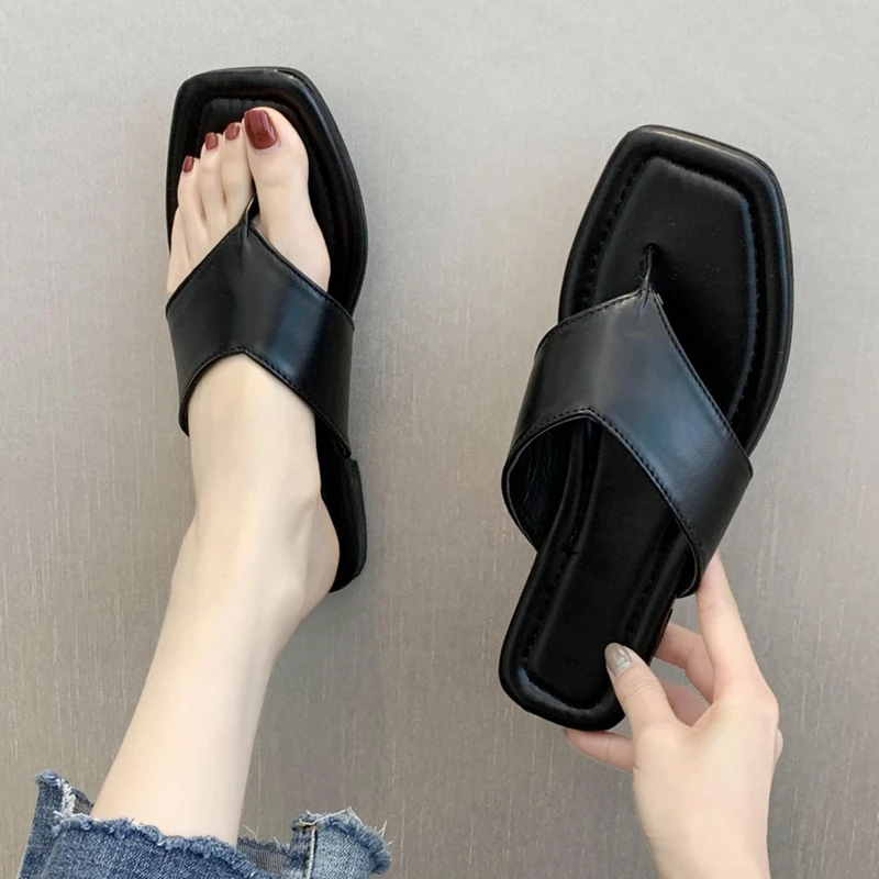 

Lart.bv fashion flip flops New women's slippers in summer 2021 Flat bottom Versatile Pure black Flat heel Pinch toe Sandals