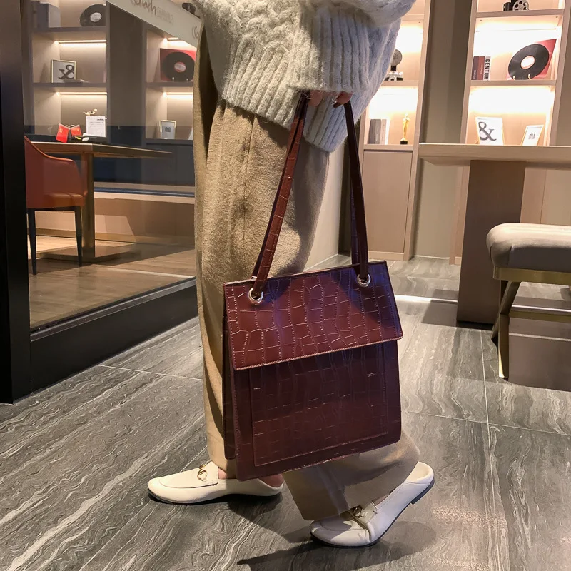 

Crocodile Pattern Women's Bag: Retro And Versatile