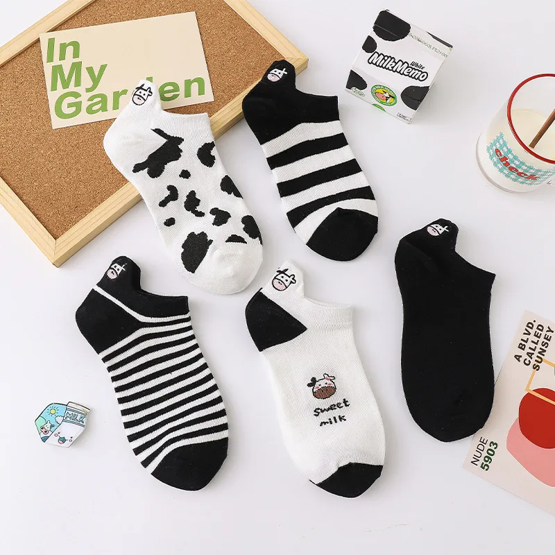 

White Black striple Simple Sporty Style Harajuku Socks Women Cotton Star Ankle Socks Female Fashion Funny Striped Socks