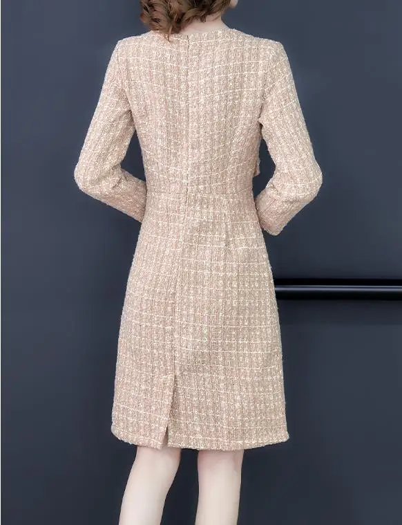 Женское твидовое платье элегантное модельное с круглым вырезом и длинным