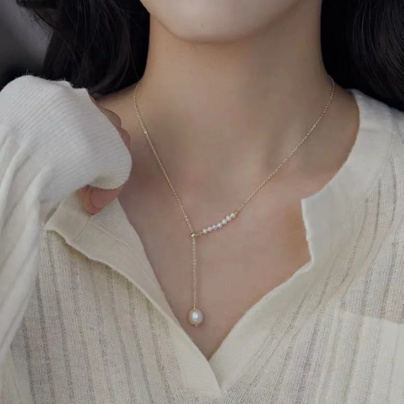 

2021 New Design Natural Freshwater Pearl Pendant Necklace Simply Design Single Layer Chain Necklace For Elegant Woman