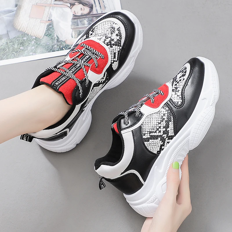 Новая Осенняя женская обувь коллекция 2019 года модные кроссовки со змеиным