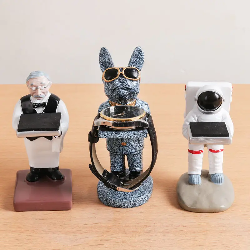 

Old Housekeeper Cosmonaut Watch Table Watch Holder Watch shelf support creative decoration