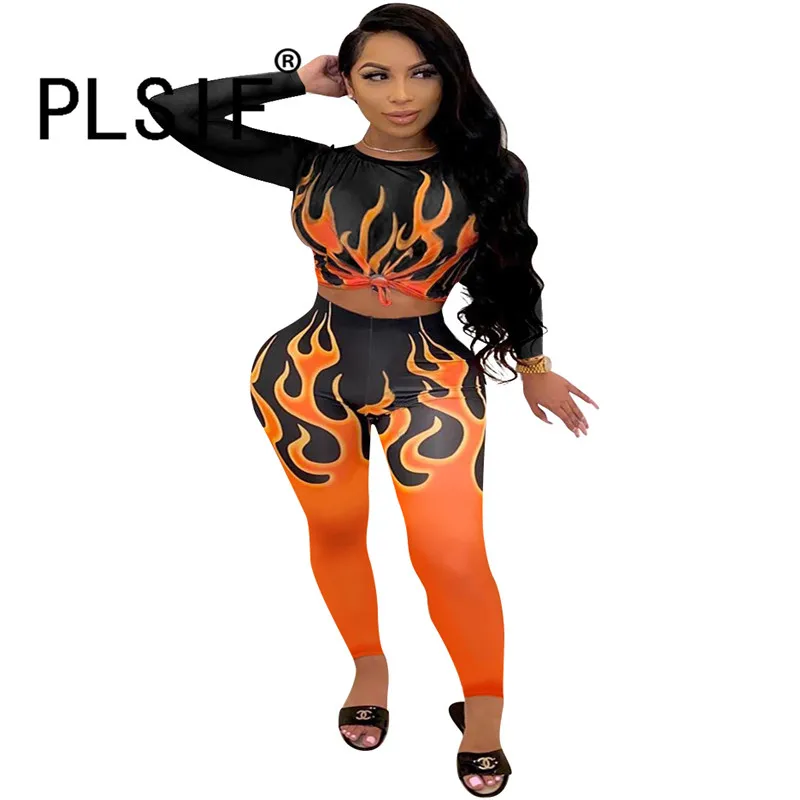 Оранжевого цвета с длинными рукавами и круглым вырезом укороченный топ леггинсы