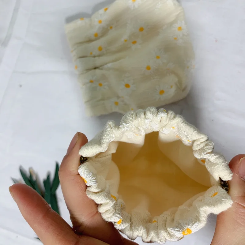 

Flower Coin Bag Embroidered Diasy Storage Bag Cute Fashion Bag Vintage Coin Purse Card Package Key Case Mini Purse Wallet White