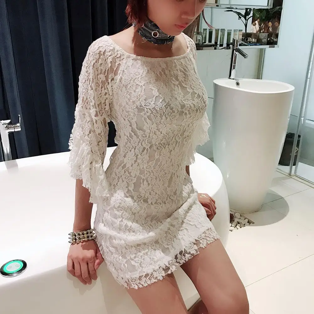 Корейская версия белого кружева элегантное слово воротник рукав трапециевидной