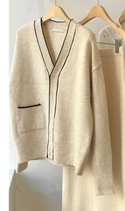 

Women's Vintage Buttons V Neck Sweaters Autumn Winter Cardigans New Oversize Single Breasted Puff Sleeve Loose Cardigan