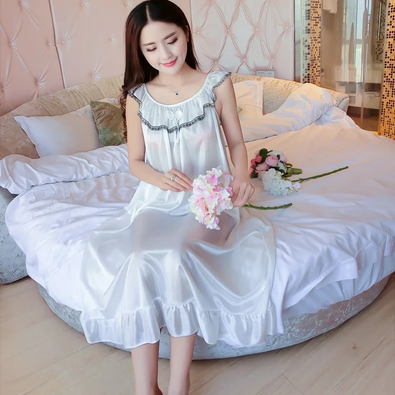 Пижама женская атласная с оборками и круглым вырезом длинное нижнее белье без