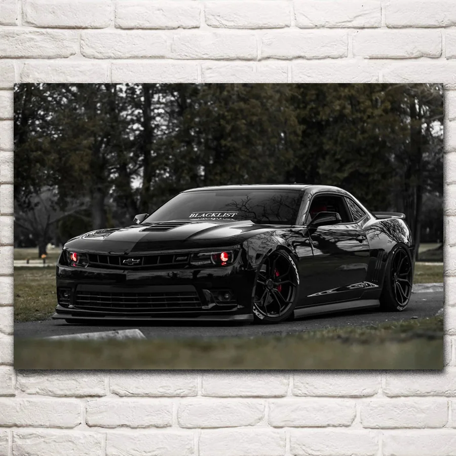 Крутой черный американский мышечный спортивный автомобиль camaro гостиная
