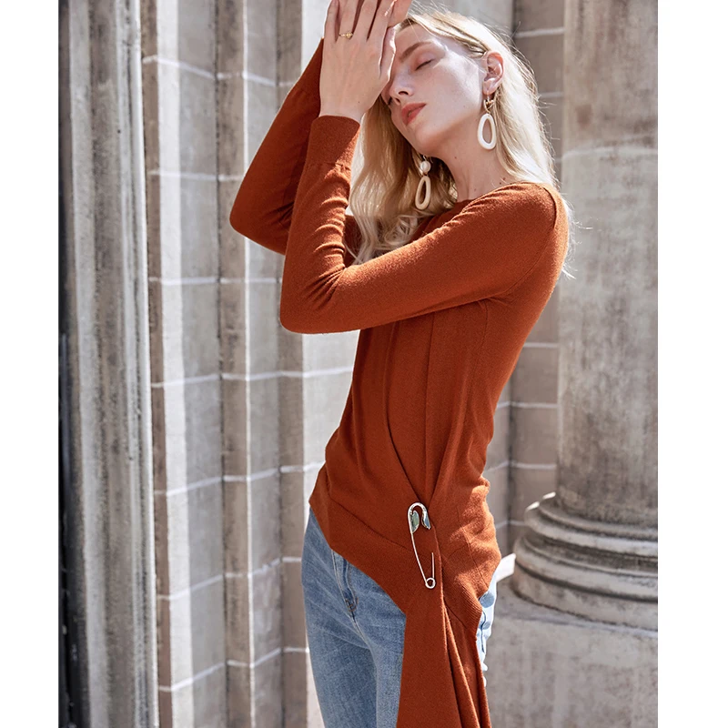 Женский вязаный свитер с круглым вырезом