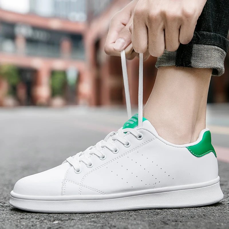 Кроссовки мужские дышащие из экокожи на шнуровке дизайнерские белые весна |