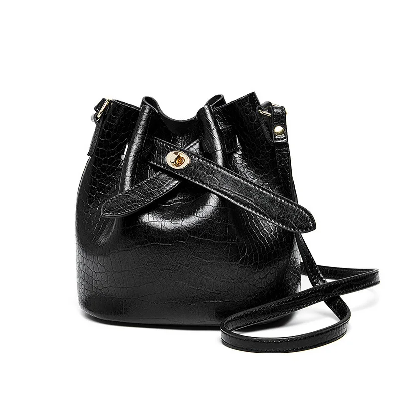 Маленькая сумка мешок BRIGGS на плечо из натуральной кожи с животным принтом