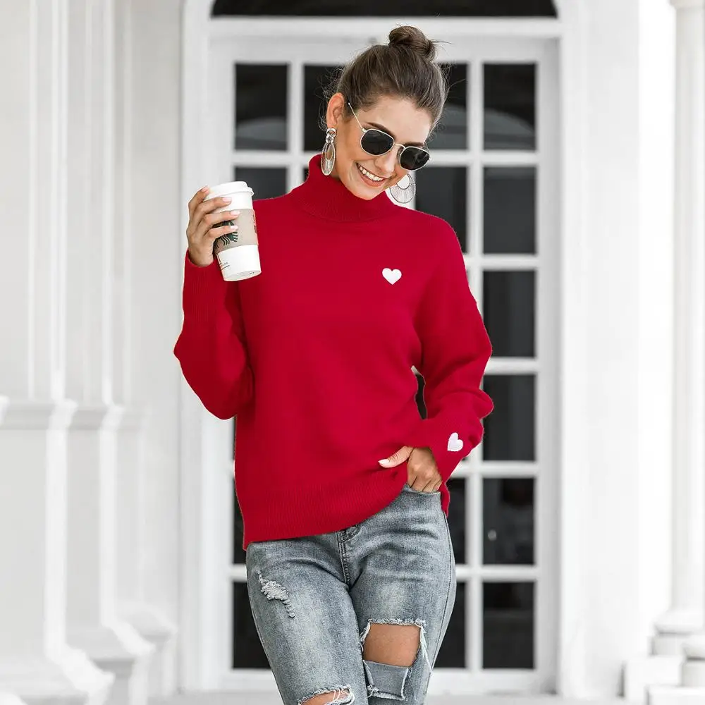 Женский вязаный свитер с вышивкой воротником-хомутом и рукавами-фонариками