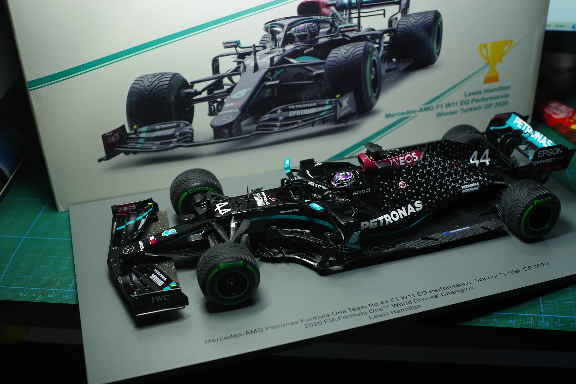 

Модель автомобиля из сплава 1/18, литье под давлением, 2020, Турция, benz AMG W11, Гамильтон, зеленая шина, Высококачественная коллекция, праздничный п...