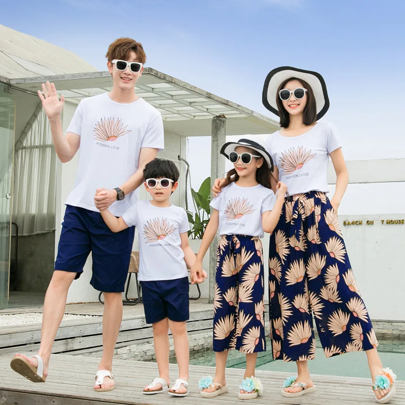

2020 Summer Family Matching Outfits Casual Printed Short-sleeved T-shirt Shorts Mom and Daughter Matching Sets Dad and Son 2pcs
