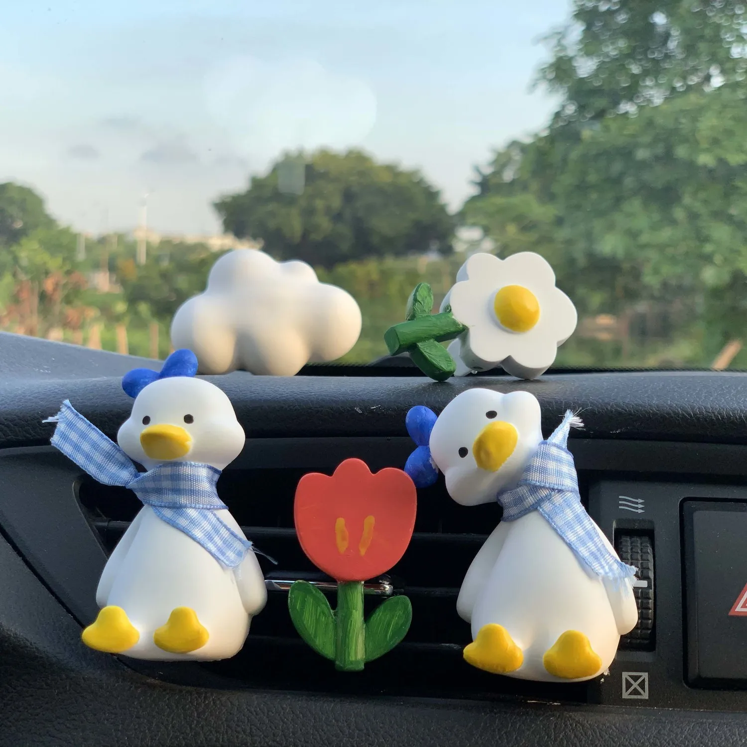

Car Perfume Aromatherapy Air-conditioning Outlet Cute Refueling Duck Car Interior Decoration Car Accessories