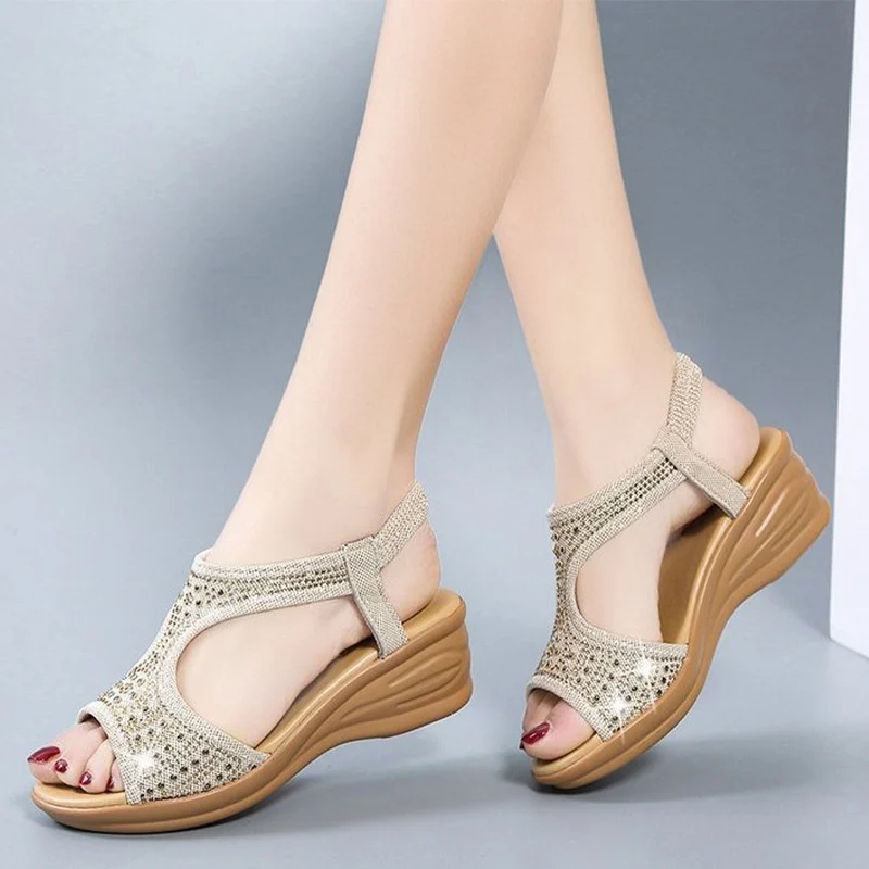 

Сандалии женские с открытым буксиром, Нескользящие Босоножки на платформе, Однотонные эластичные, с принтом, на танкетке, с кристаллами, лет...