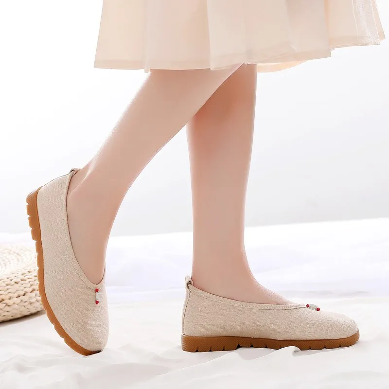 Рисунок 6 - Тканевая обувь; Обувь Hanfu на