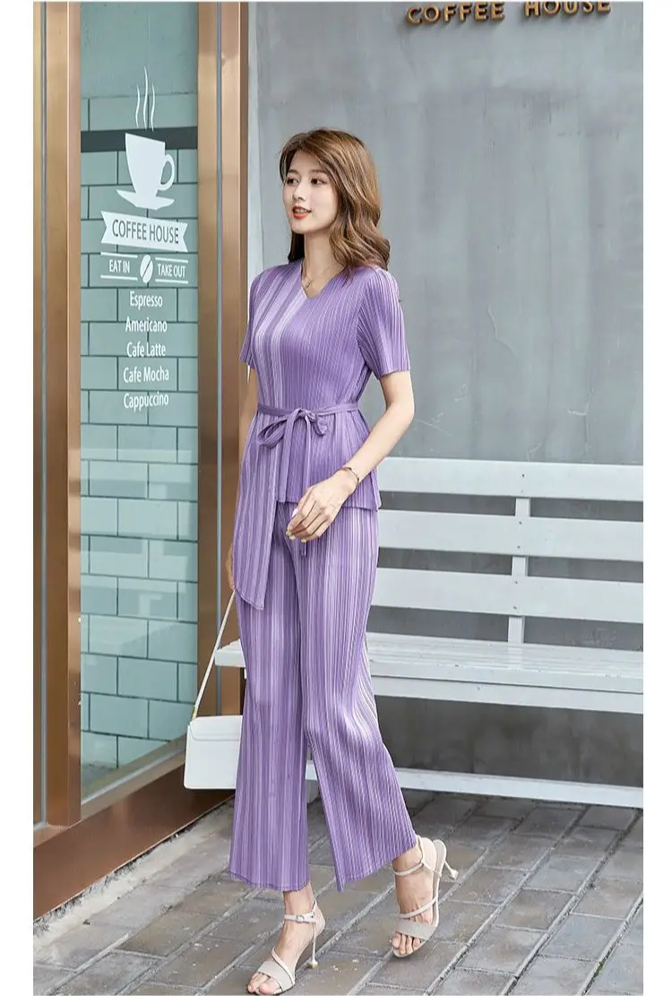 

Pant Suits For Women Large Size 45-80kg 2021 Summer Stripes Elastic Miyake Pleated 2PCS Set Irregular Top + Straight Trousers