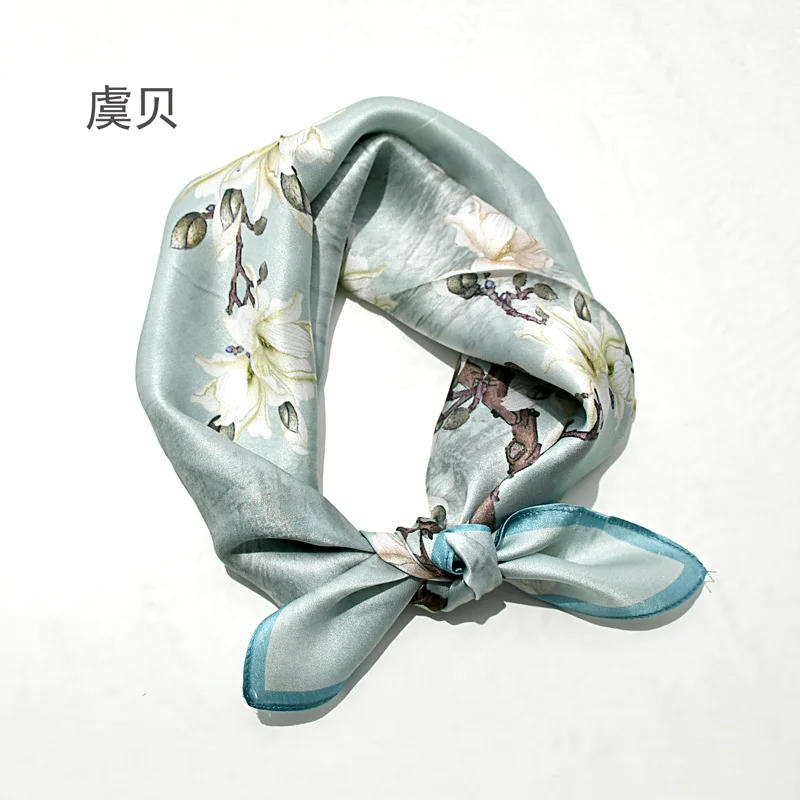 Шарф из натурального шелка светло-зеленого цвета маленький квадратный для