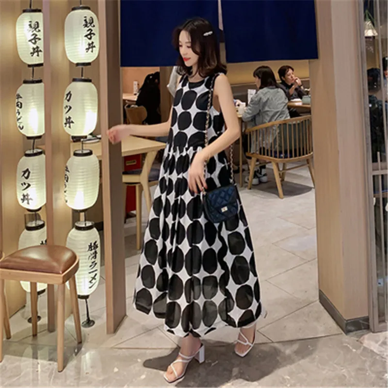 Женское платье в горошек RUGOD свободное ТРАПЕЦИЕВИДНОЕ без рукавов с круглым