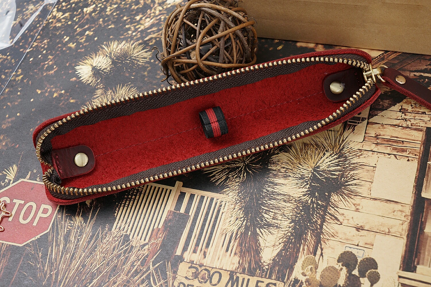 Genuine Leather Zipper Pen Bag Mini Small Pencil Case Apple Electronic Writing Pen Protective Sheath Creative Vintage Style