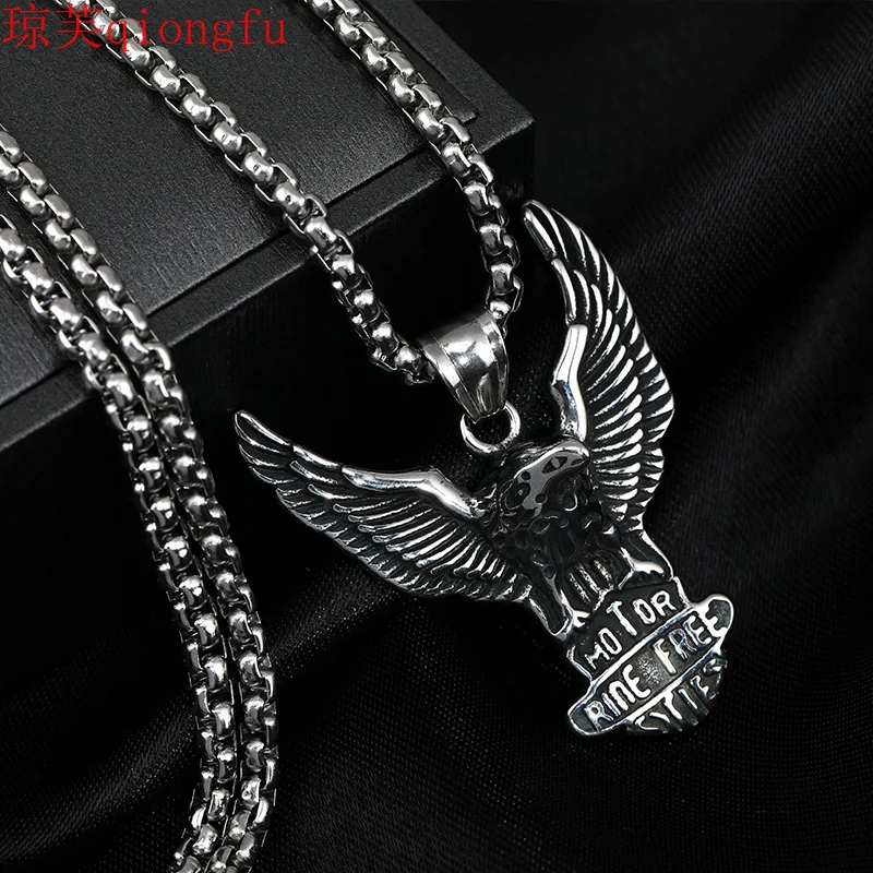 

Titanium steel eagle men's necklace retro personality trend domineering eagle wings pendant student jewelry pendant
