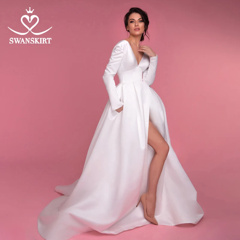 Платье свадебное атласное с V образным вырезом длинным рукавом и открытой