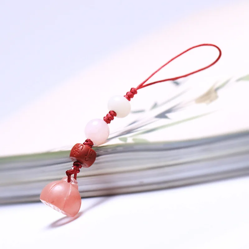 

Chinese element selling handmade small gifts natural watermelon crystal lotus car key pendant mobile phone chain u disk lanyard