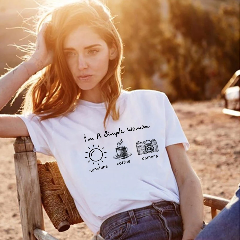 Женская футболка с принтом I'm A Simple Woman Sunshine Coffee Camera летняя белая круглым вырезом