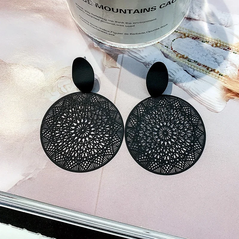

2020 Korean fashion Personality Black Ring Temperament Hollow-out Pattern Pendant Earrings