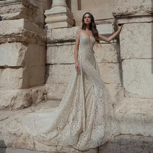 Sheer Neckline Mermaid Wedding Dress with Detachable Train Illusion Long Sleeves Bridal Gowns Lace Appliques vestido de novia Sheer Neckline Mermaid Wedding Dress with Detachable Train Illusion Long Sleeves Bridal Gowns Lace Appliques vestido de novia