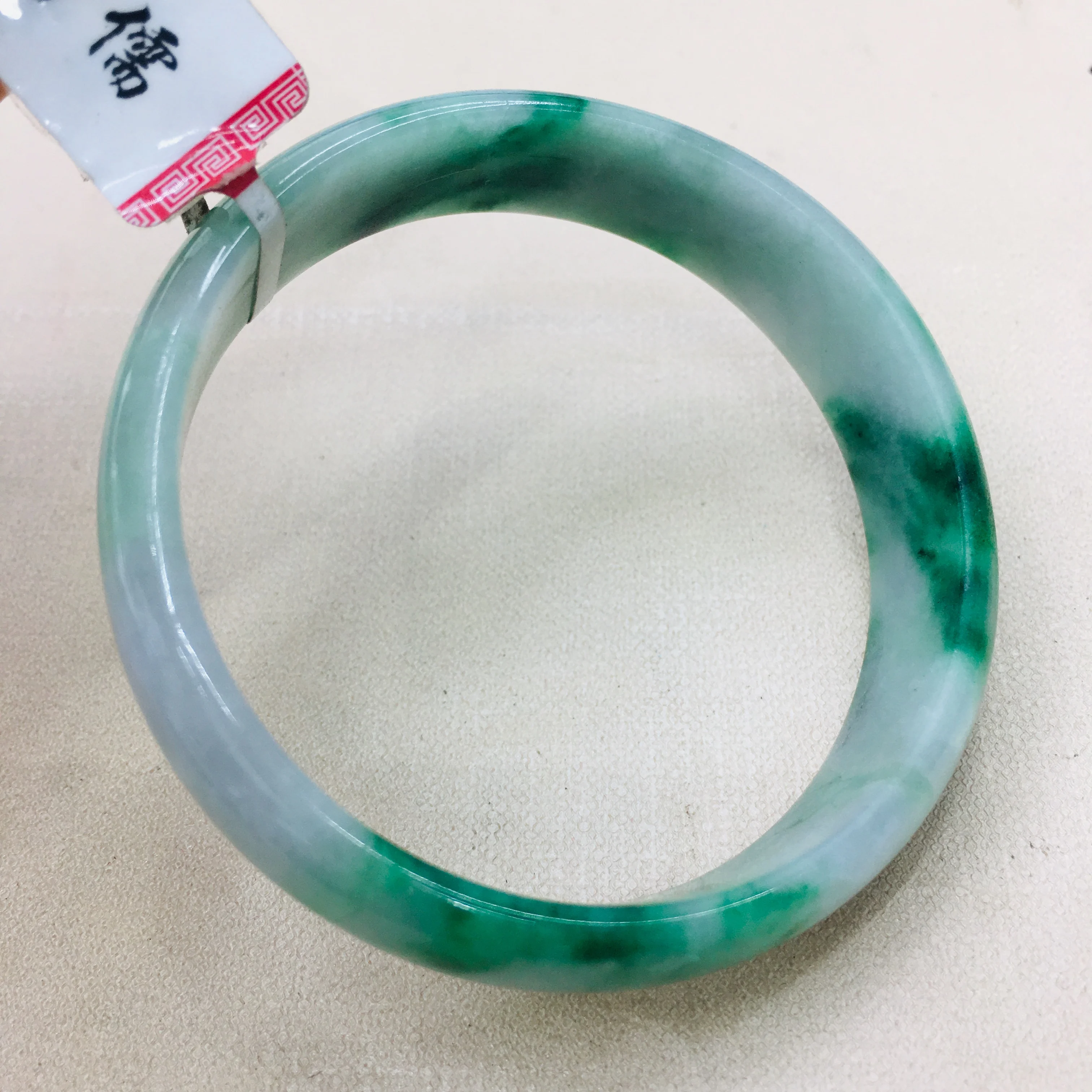 

Natural Burmese Emerald Jade Green Two-tone Bracelet Elegant Female Princess Bracelet Send A Certificate