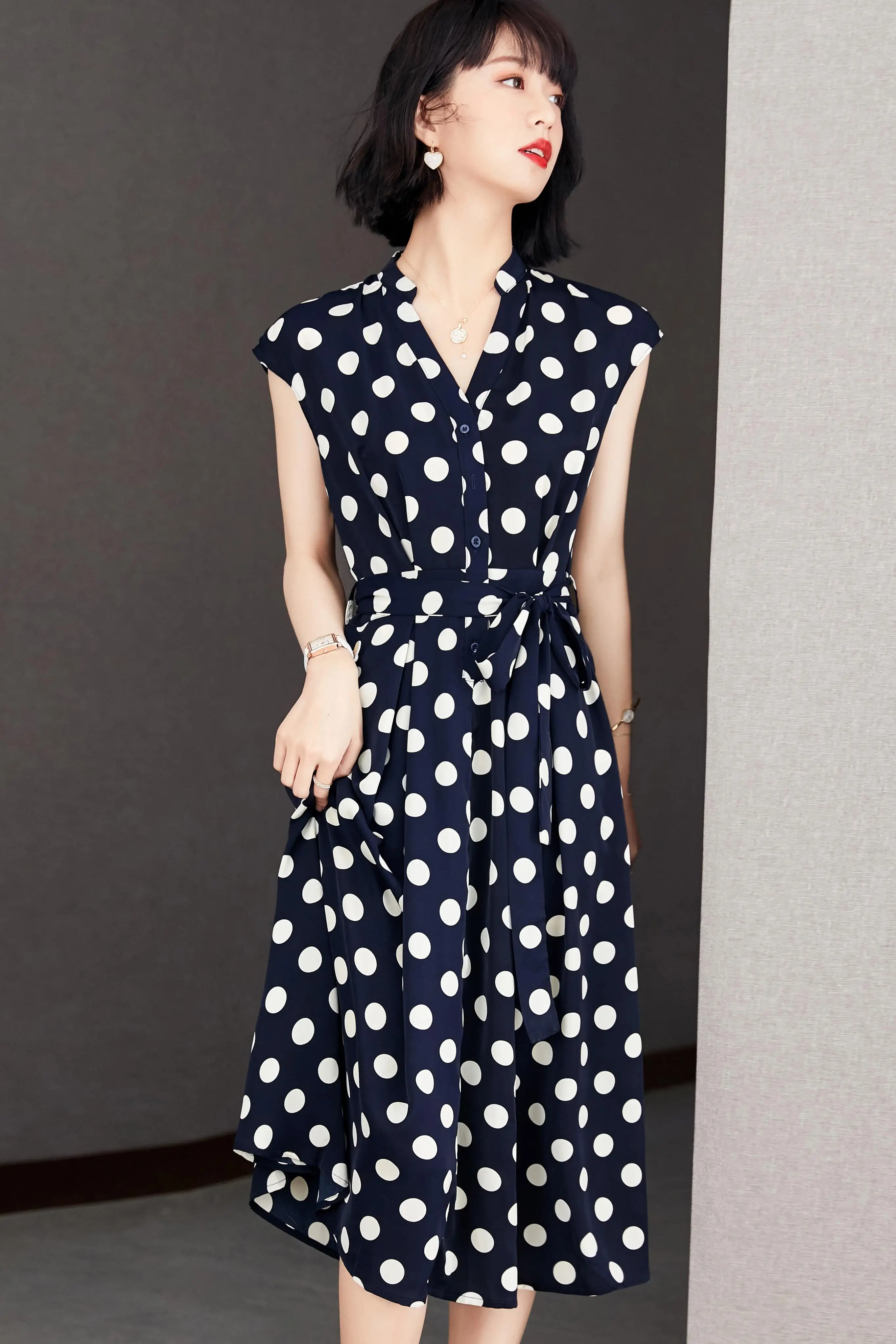 

2021 Retro Dots Slevelesss Long Dress Women's Summer Thin V Neck Casual Chiffon Dress Female High Waist Elegant Dress